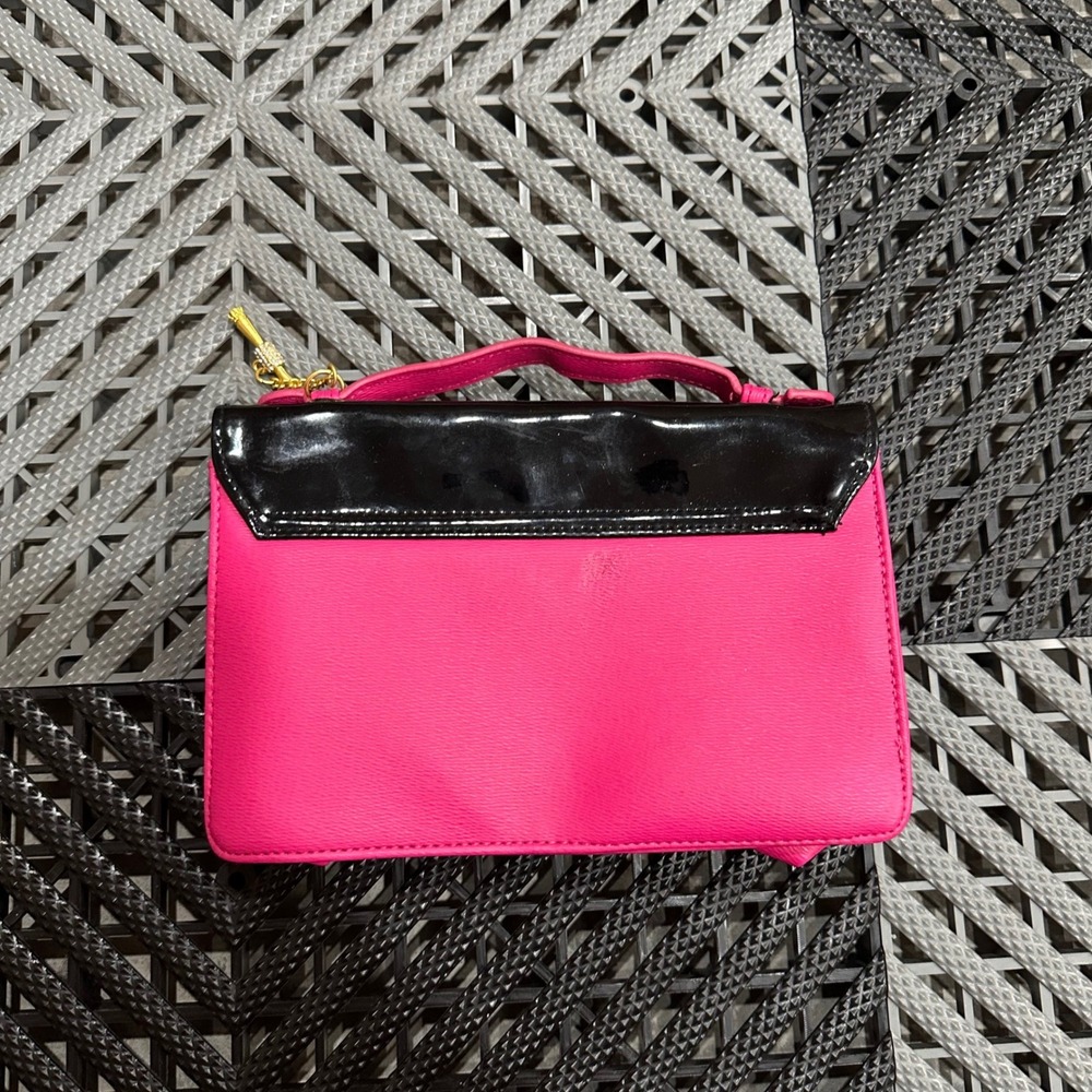Juicy Couture Hot Pink and Black Patent Foldover Clutch Bag Gold Logo Toggle - Picture 3 of 4
